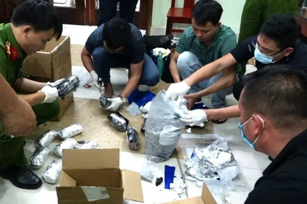 Công an Quảng Bình bắt các đối tượng, thu giữ hơn 10kg ma túy tổng hợp.