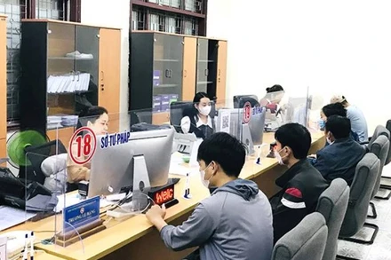 Người dân đến giao dịch tại Trung tâm phục vụ hành chính công tỉnh Quảng Bình. (Ảnh minh họa) 