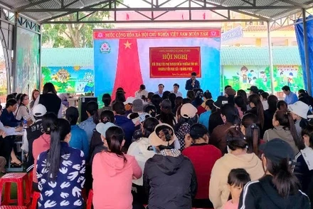 Phường Quảng Phúc tổ chức đối thoại nhưng phụ huynh vẫn không đồng ý cho con em đến học ở trường chính.