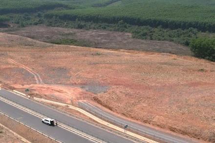 Mặt bằng trạm dừng nghỉ xã cao tốc bắc-nam tại xã Quảng Châu, huyện Quảng Trạch đã được bàn giao cho chủ đầu tư để triển khai xây dựng trạm. 