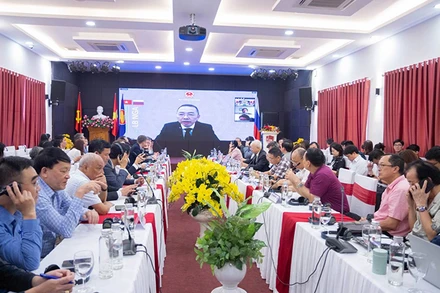 Diễn đàn thu hút đông đảo chuyên gia tham gia thảo luận.