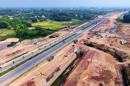 Thi công hạ tầng Cụm công nghiệp Hạnh Phúc-Xuân Phương (huyện Phú Bình, tỉnh Thái Nguyên).