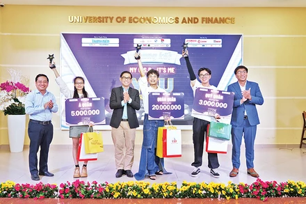 Các thí sinh đạt giải cao nhất ở bảng thi Đại học của cuộc thi “Xây dựng thương hiệu cá nhân” năm 2023. (Ảnh CTV)