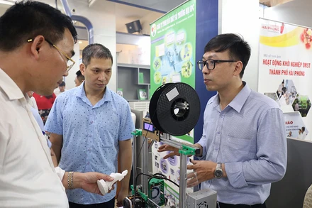 Giới thiệu sản phẩm công nghệ tại hội nghị giao ban khoa học, công nghệ các tỉnh, thành phố vùng Đồng bằng sông Hồng.