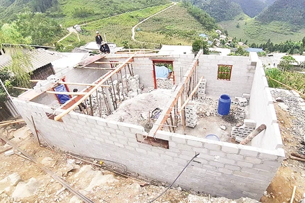 Người dân được hỗ trợ xóa nhà tạm bảo đảm tiêu chí “Cứng tường, cứng nền, bền mái”.