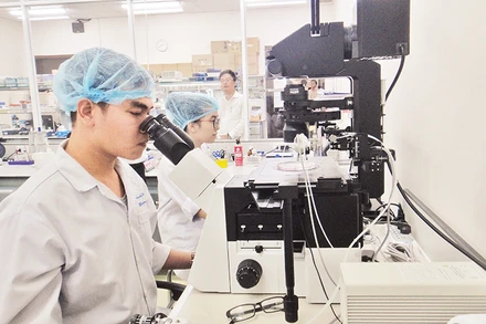 Hoạt động nghiên cứu khoa học của học sinh tại Trường đại học Quốc tế, Đại học Quốc gia Thành phố Hồ Chí Minh.