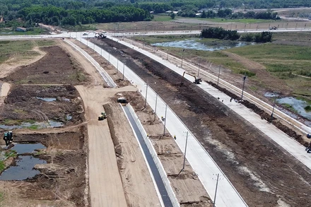 Hạ tầng trong Khu công nghiệp công nghệ cao Long Thành đang được đầu tư.