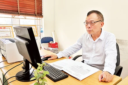 Ông Nguyễn Anh Vĩnh xây dựng kế hoạch sinh hoạt Hội Cựu chiến binh phường Nhật Tân. 