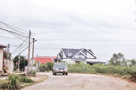 Nhờ giao thông thuận lợi, đời sống kinh tế của người dẫn xã Đèo Gia ngày càng phát triển.