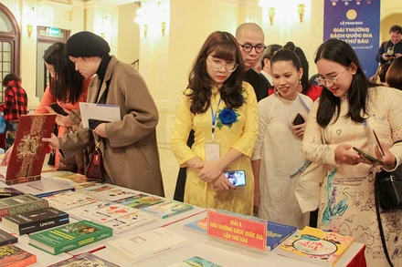 Khu vực trưng bày sách đoạt Giải thưởng Sách quốc gia 2023.