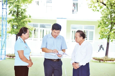 Cán bộ Ban tổ chức Thị ủy Kỳ Anh trao đổi nghiệp vụ, kỹ năng công tác cùng cấp ủy viên, lãnh đạo Công ty cổ phần Phát triển giáo dục HBE.