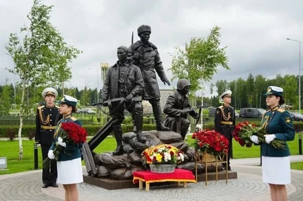 Tượng đài tưởng niệm các chiến sĩ tình nguyện quốc tế Việt Nam tại Nga. (Ảnh TTXVN)