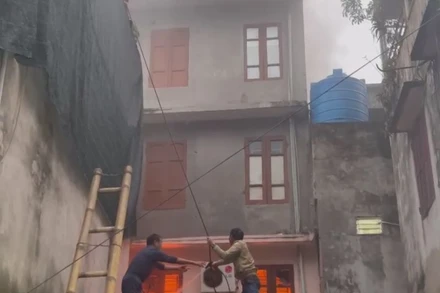 Hiện trường vụ cháy rạng sáng 2/2 tại một ngôi nhà 3 tầng thuộc phường Bồ Xuyên (thành phố Thái Bình).