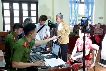 Cán bộ, chiến sĩ Công an tỉnh Thái Bình cấp căn cước công dân trong cả dịp nghỉ lễ vừa qua.
