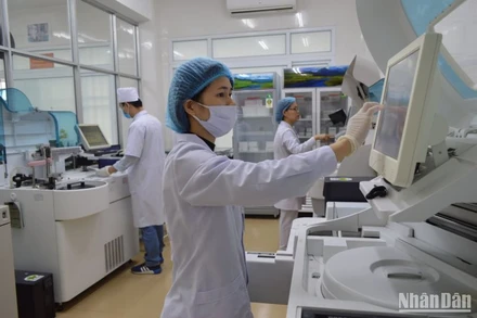 Phòng xét nghiệm thuộc khoa Xét nghiệm-Chẩn đoán hình ảnh-Thăm dò chức năng CDC Thái Bình được Bộ Khoa học và Công nghệ công nhận đạt ISO 15189:2012 ngày 22/2.