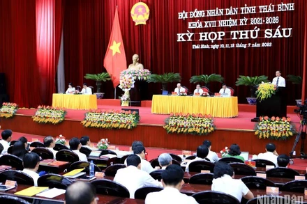 Quang cảnh phiên họp.