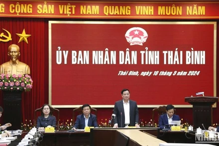 Đây là lần thứ hai, tỉnh Thái Bình tổ chức hội nghị gặp mặt trưởng phòng và tương đương của một số cơ quan, đơn vị để lắng nghe tâm tư, nguyện vọng, những khó khăn, áp lực trong thực thi công vụ.
