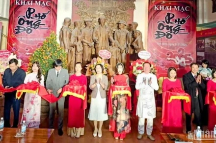 Nghi thức cắt băng khai trương "Phố ông đồ" tại Bảo tàng tỉnh Thái Bình.