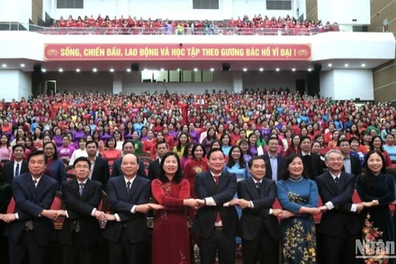 Các đại biểu hưởng ứng "Tuần lễ áo dài" do Hội Liên hiệp Phụ nữ tỉnh Thái Bình phát động.