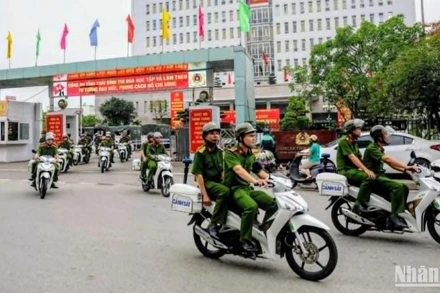 Cán bộ, chiến sĩ Công an tỉnh trong ngày đầu ra quân trấn áp tội phạm trên địa bàn.