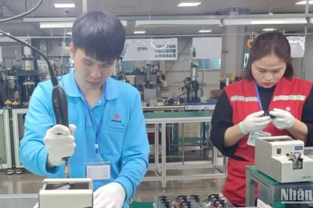 Thêm nhiều doanh nghiệp mới thành lập và đi vào hoạt động sẽ thu hút thêm việc làm, thu nhập cho người lao động.