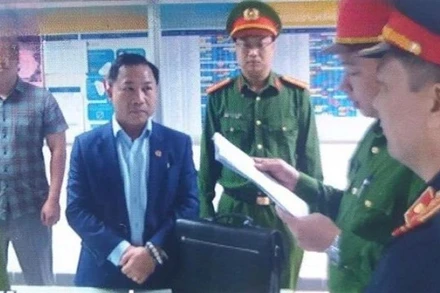 Ông Lưu Bình Nhưỡng với Cơ quan Cảnh sát điều tra, Công an tỉnh Thái Bình. (Ảnh: Công an cung cấp)