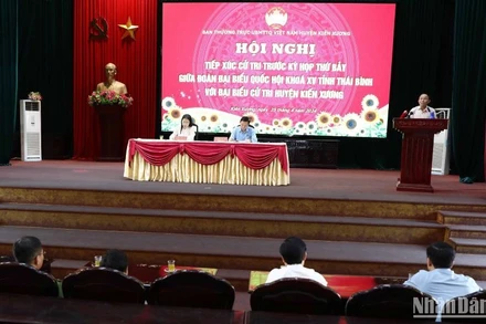 Quang cảnh buổi tiếp xúc cử tri tại tỉnh Thái Bình.