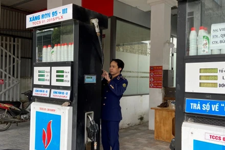 Lực lượng Quản lý thị trường tỉnh Thái Bình phát hiện vi phạm trong hoạt động kinh doanh xăng dầu thuộc Công ty Loan Nghĩa (huyện Tiền Hải, tỉnh Thái Bình).