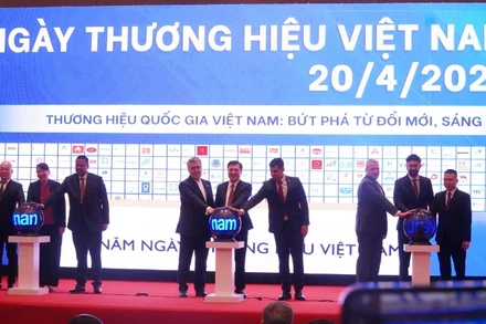 Các đại biểu thực hiện nghi thức Khai mạc Tuần lễ Thương hiệu Quốc gia Việt Nam năm 2025.