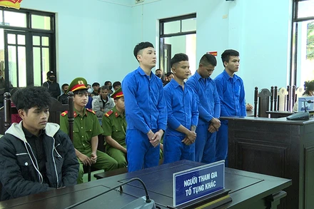 Các bị cáo tại phiên tòa.