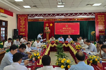 Quang cảnh buổi làm việc.