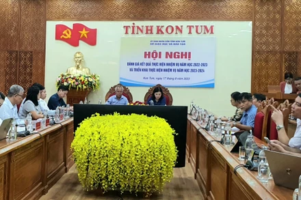 Quang cảnh Hội nghị tại đầu cầu Hội trường Ngọc Linh.