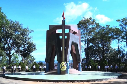 Học sinh huyện Đăk Hà thăm Di tích Lịch sử cách mạng Điểm cao 601.