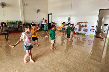 Học sinh Trường mầm non MB-716 luyện tập văn nghệ.