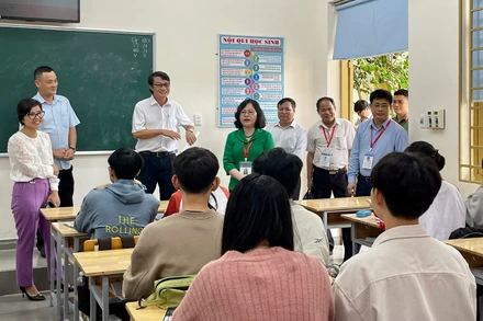 Kiểm tra công tác chuẩn bị cho kỳ thi tốt nghiệp Trung học phổ thông tại Trường THCS-THPT Liên Việt Kon Tum.