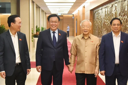 Tổng Bí thư Nguyễn Phú Trọng, Chủ tịch nước Võ Văn Thưởng, Thủ tướng Phạm Minh Chính và Chủ tịch Quốc hội Vương Đình Huệ tại phiên họp của Quốc hội sáng 1/11.