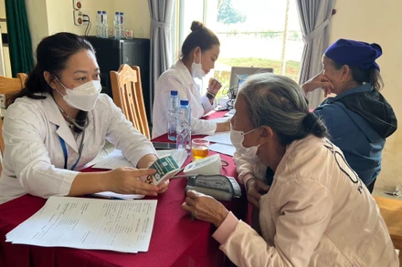 Khám bệnh miễn phí cho người dân có hoàn cảnh khó khăn huyện Bá Thước