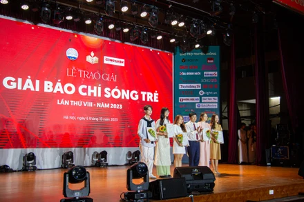 Các tác giả xuất sắc đạt giải Nhất Giải Báo chí Sóng Trẻ 2023.