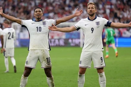 Anh và Tây Ban Nha đã trở thành những cái tên tiếp theo góp mặt ở tứ kết EURO 2024 sau những chiến thắng ngược dòng tại vòng 1/8. (Ảnh: TTXVN)