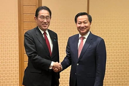 Phó Thủ tướng Chính phủ Lê Minh Khái gặp Thủ tướng Nhật Bản Kishida Fumio. 