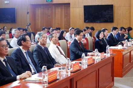 Các đại biểu dự lễ kỷ niệm.