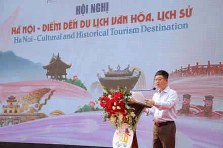 Ông Bùi Duy Quang, Phó Giám đốc Trung tâm Xúc tiến đầu tư, thương mại, du lịch thành phố Hà Nội phát biểu khai mạc hội nghị.