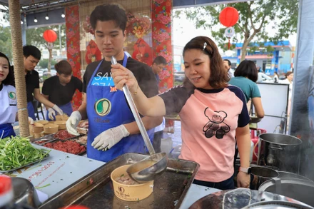 [Video] Hàng nghìn bát phở được bán trong ngày "hội phở" tại Nam Định