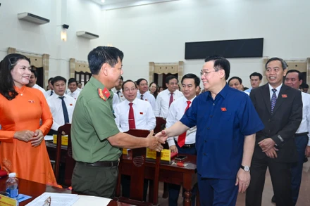 Chủ tịch Quốc hội Vương Đình Huệ với các đại biểu dự phiên họp. (Ảnh: DUY LINH)