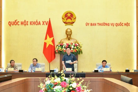 Chủ tịch Quốc hội Vương Đình Huệ cùng các Phó Chủ tịch Quốc hội dự và chủ trì cuộc họp. (Ảnh: Đăng Anh)