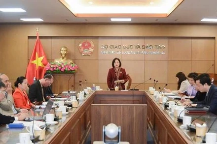 Thứ trưởng Bộ Giáo dục và Đào tạo Ngô Thị Minh chủ trì hội nghị tại điểm cầu Bộ Giáo dục và Đào tạo. 