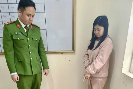 Đối tượng Tâm cùng tang vật tại cơ quan Công an.