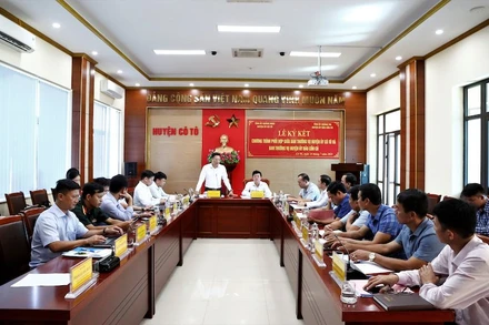 Quang cảnh buổi lễ ký kết hợp tác giữa 2 huyện đảo Cô Tô và Cồn Cỏ.