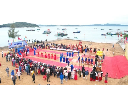 Quang cảnh Lễ hội mở cửa biển tại xã Thanh Lân, huyện Cô Tô, tỉnh Quảng Ninh.