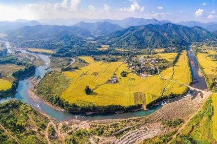 Phong cảnh thiên nhiên kỳ thú, văn hoá đặc sắc của huyện miền núi Bình Liêu ngày càng thu hút du khách trong nước và quốc tế.